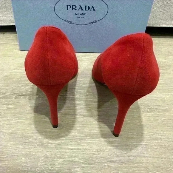 Prada red Suede pointy Heels - Picture 7 of 12